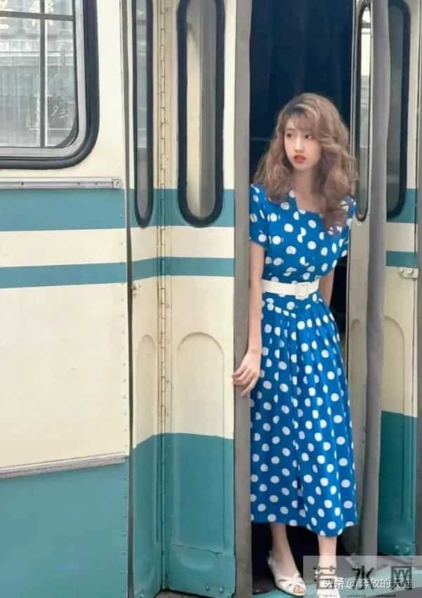 徐帆赴美参加养女徐朵的高中毕业典礼,徐朵蜕变惊艳全场!