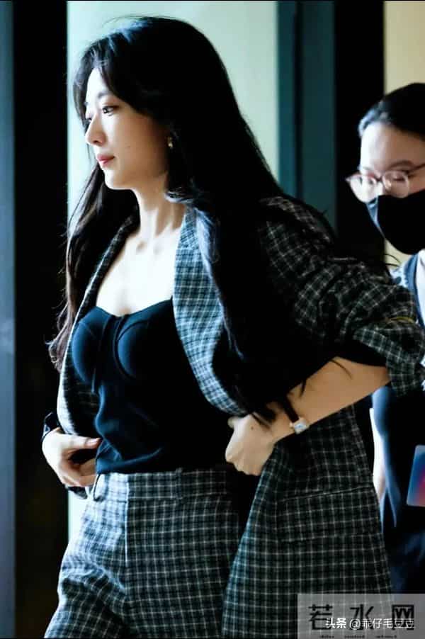 感觉这个女演员未来要有大作为，就是单凭这一张脸！