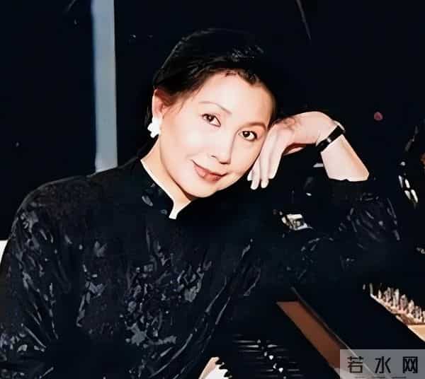 惊传噩耗！香港知名演员老公于家中离世，坐在轮椅上失去呼吸