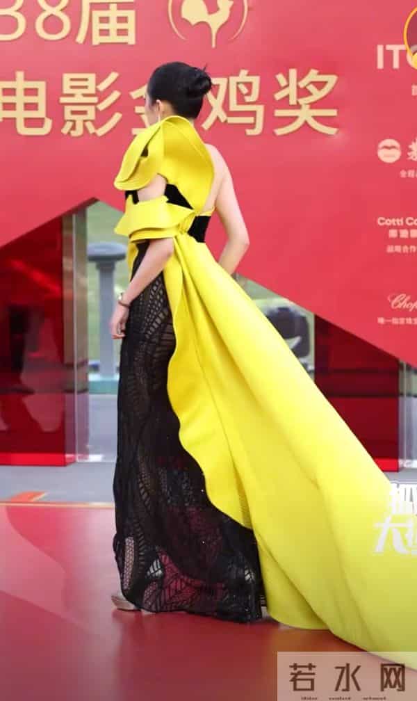 老天开眼了!关晓彤终于穿对 像神女下凡,辛芷蕾穿成紫茄子 好搞笑