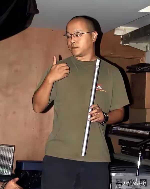 王菲没想到，自己56岁的前夫如今隐居阿那亚，把生活过成了一首诗