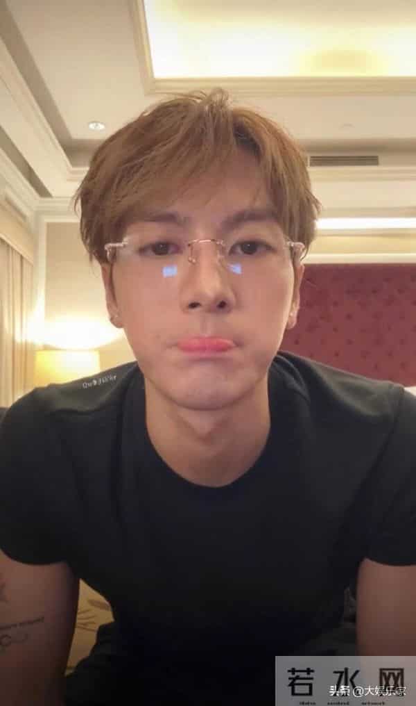 笑到想死！王嘉尔巴黎逛街买日抛内裤！全世界都知道他穿什么尺码