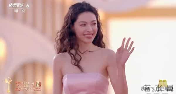 2025金鸡奖:千玺拿影帝,倪妮腰臀比惊人,辛芷蕾、关晓彤乱穿