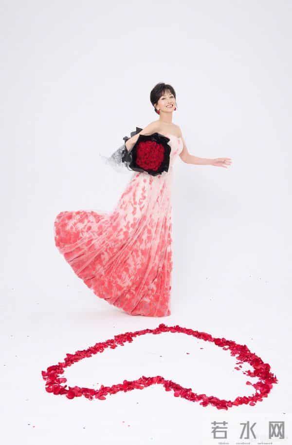 你敢信?赵雅芝71岁生日生图曝光,奶奶辈的年龄却是少女身材!