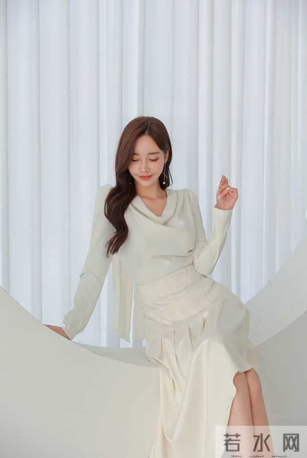 孙允珠——奶炫柔光真丝蕴彩鱼尾包臀裙