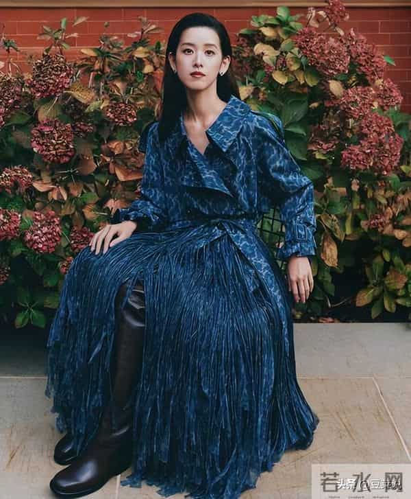 “婚变风波”仅10天，31岁章泽天又官宣喜讯，野心太大藏不住了！