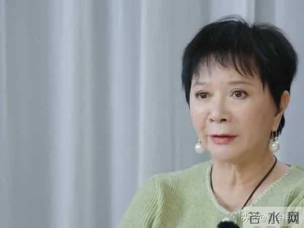 66岁倪萍公开给儿子催婚,26岁不结婚不恋爱,赚再多钱也没用