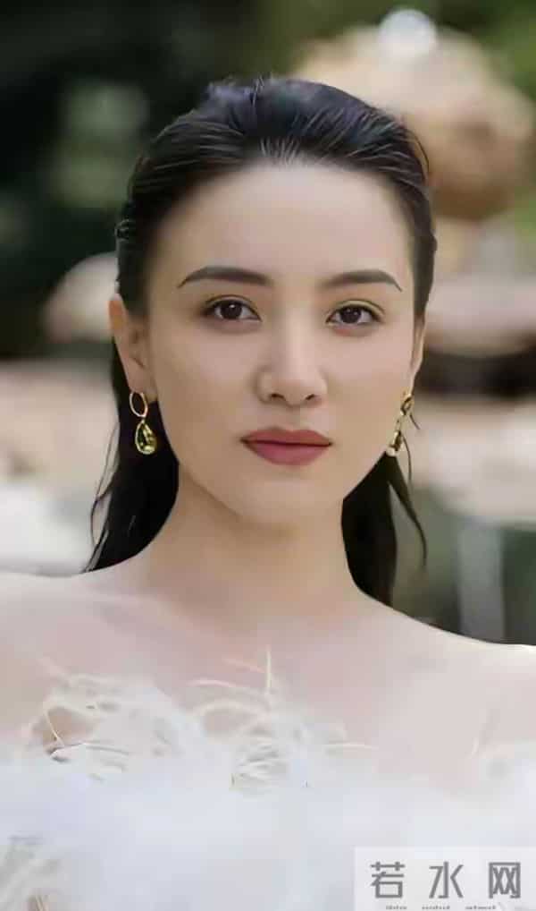 宋佳年轻的时候，和现在差别很大，差点没认出来，岁月饶过谁啊