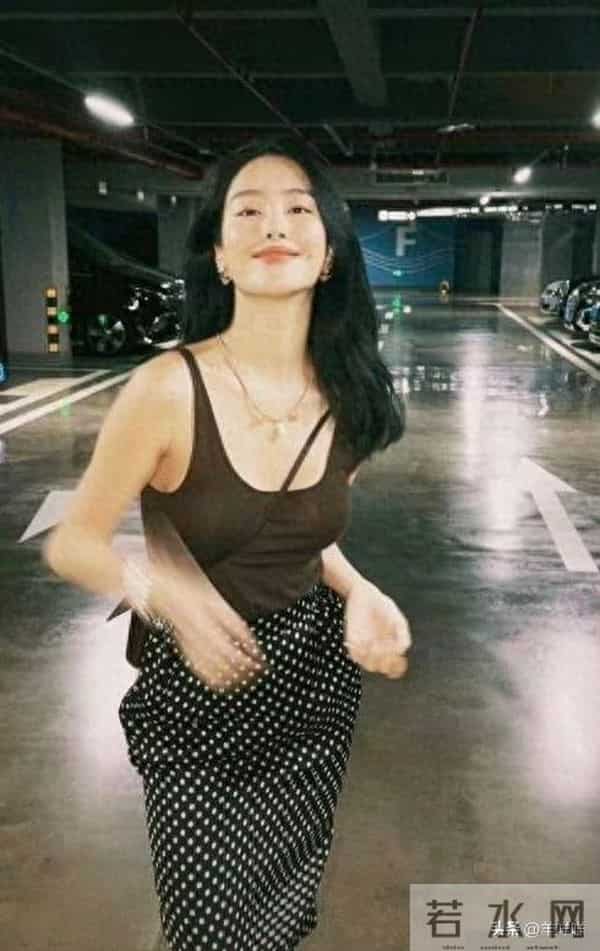 杨采钰晒老公约会照!亚洲十大豪宅婚房曝光,220万车位太吸睛