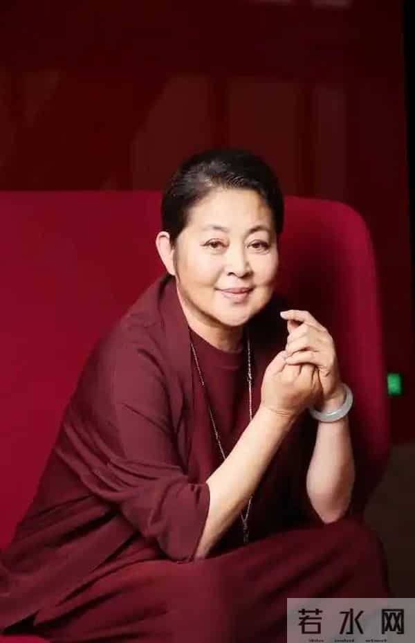 倪萍：半生从容，却为1.97 米的儿子操碎了心，有两大担忧