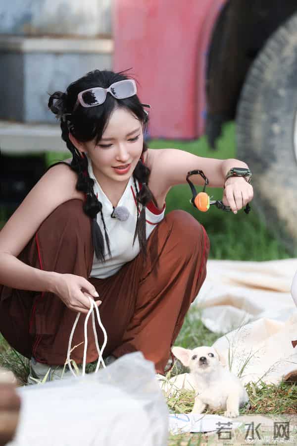 程潇节目照 身材还是那么好 状态看着还不错