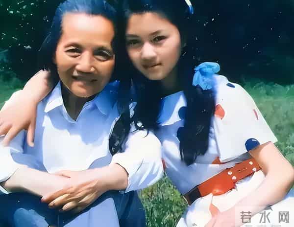 苦追陆毅多年被弃？嫁豪门16年，爹瘫妈死夫去世，如今她怎么样了
