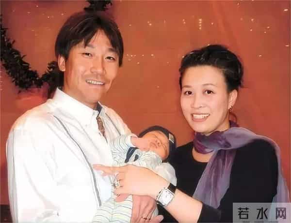 被爆家丑2个月后，58岁那英凭2个动作，实现口碑逆转