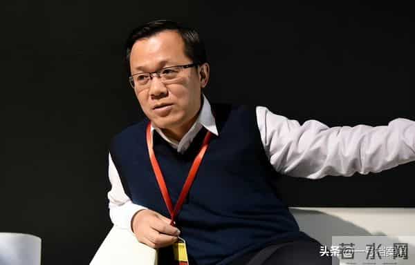 何赛飞曝潜规则、女歌手身亡、男星闹离婚，多个瓜曝光，个个离谱