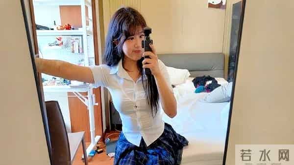 贾静雯大女儿近照，梧桐妹穿比基尼秀身材，耳后侧腰纹身超抢镜