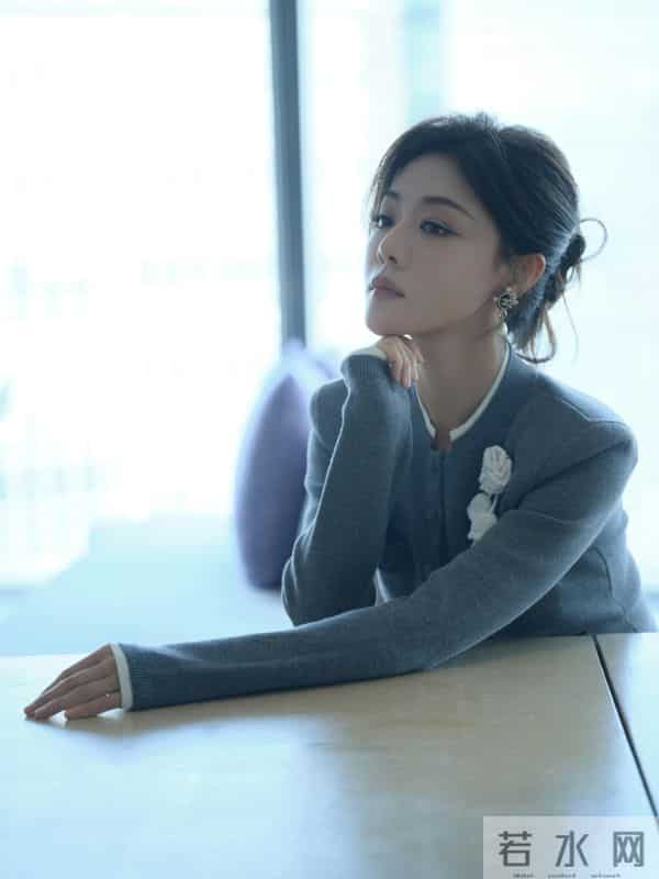 邓家佳｜小姨妈的黑丝穿搭