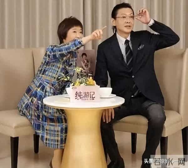 她是中央电视台台长女儿是公认的才女，为何结婚30年却无儿无女？