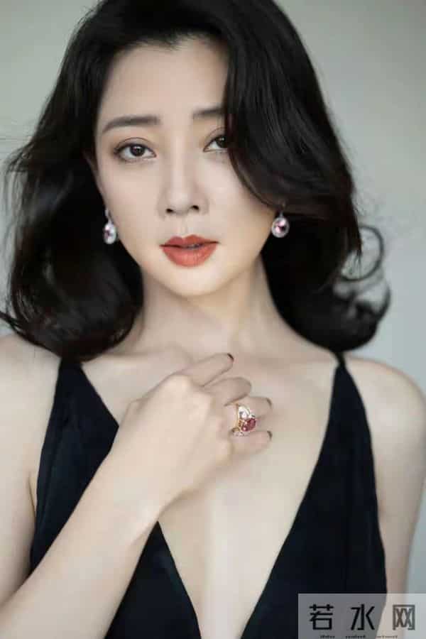 殷桃这身材看起来确实是太美了，不过这大体格子看起来非常健康