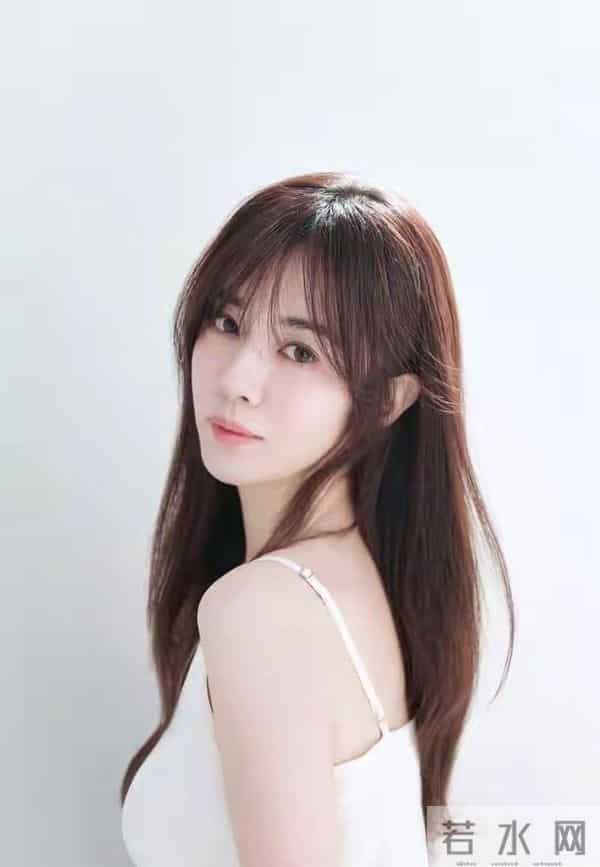 王晓晨身材前凸后翘,大白兔饱满,笑容可爱,超级吸引人,超爱了