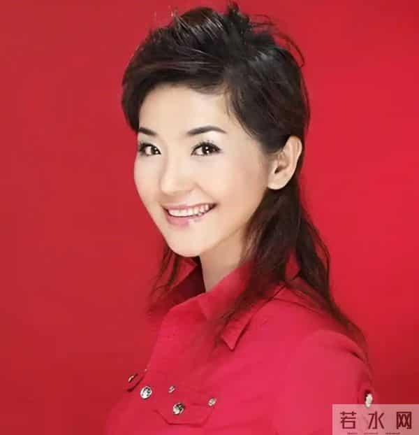 51岁主持人方琼:嫁给电视台领导,21岁儿子不仅长得像她还是学霸