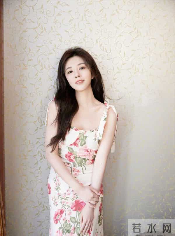 俞灏明38岁庆生照曝光！王晓晨亲昵叫“俞宝”，甜笑藏不住