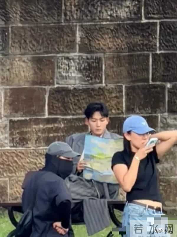 31岁张晚意现身悉尼,一头小卷发很可爱,状态看上去有点疲惫!