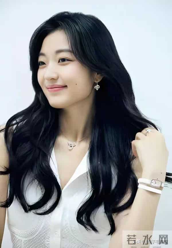 感觉这个女演员未来要有大作为，就是单凭这一张脸！