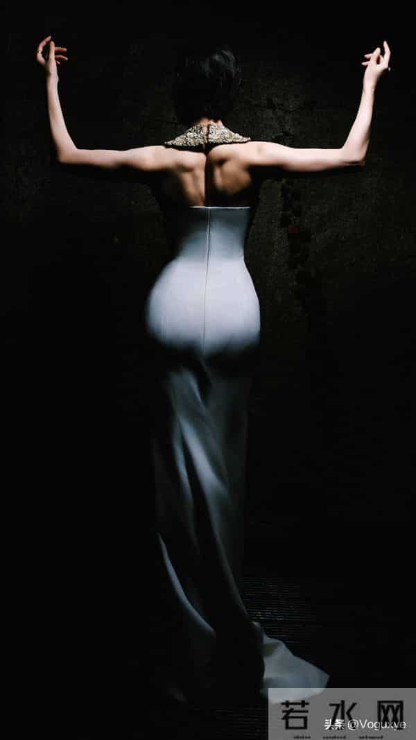 倪妮这个背部线条