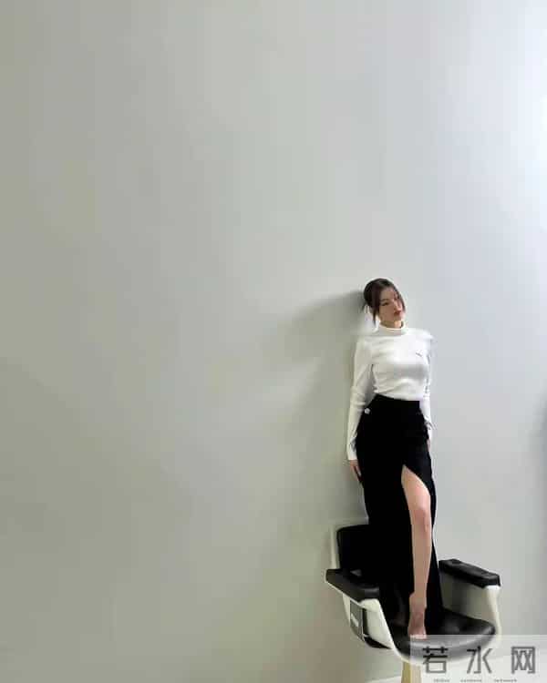 谁懂啊!sana老婆藏不住的好身材!超模也不过如此吧!