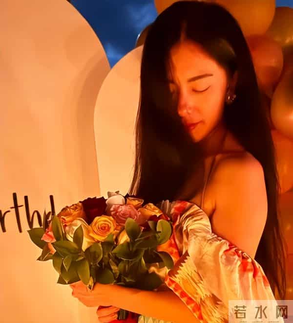 没当成向太儿媳的黄婉佩,二婚嫁进百亿豪门,如今43岁已成企业家