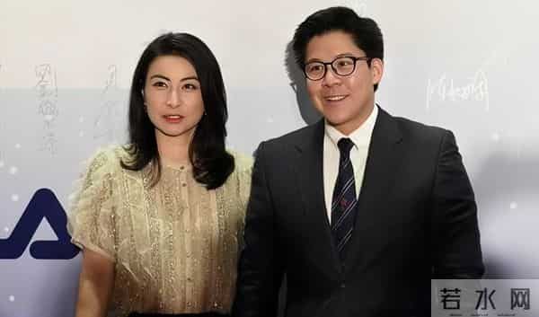 郭晶晶霍启刚全运会合体撒糖！总裁变迷弟狂拍老婆，网友：甜到齁