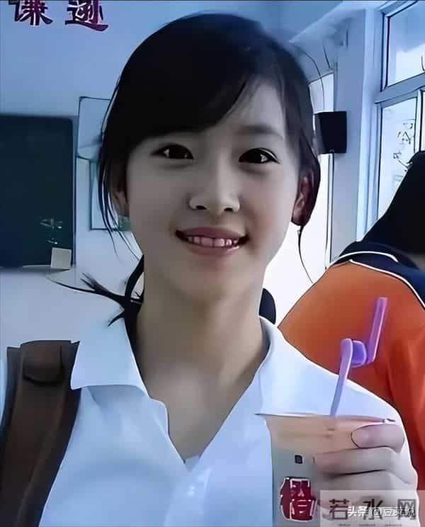 “婚变风波”仅10天，31岁章泽天又官宣喜讯，野心太大藏不住了！