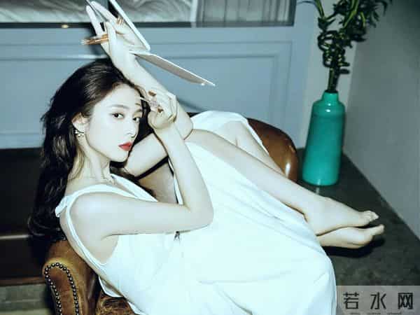 傅菁 光脚丫的样子太性感太迷人了