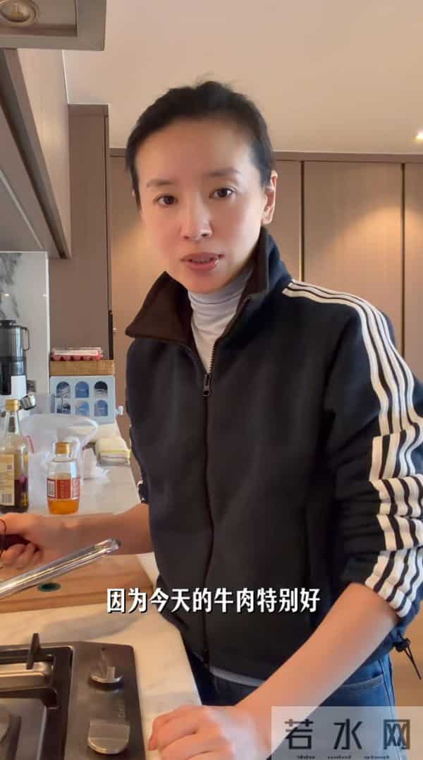 董洁自己做一日三餐，没阿姨还要洗衣服收拾卫生，住豪宅也不暖和