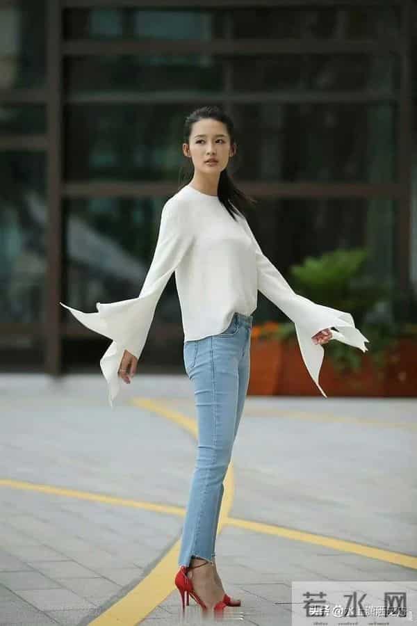 李沁早期生图，素颜也很美，穿牛仔裤身材太好了