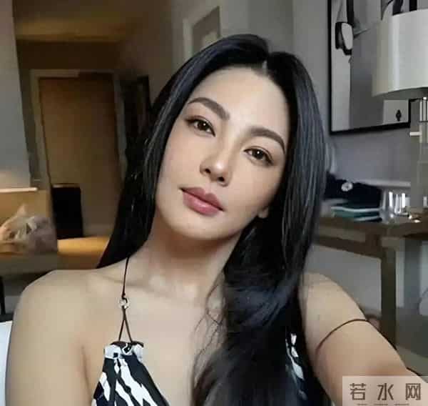 3大“老牛吃嫩草”的女星，个个有颜有钱，偏偏对小鲜肉爱不释手