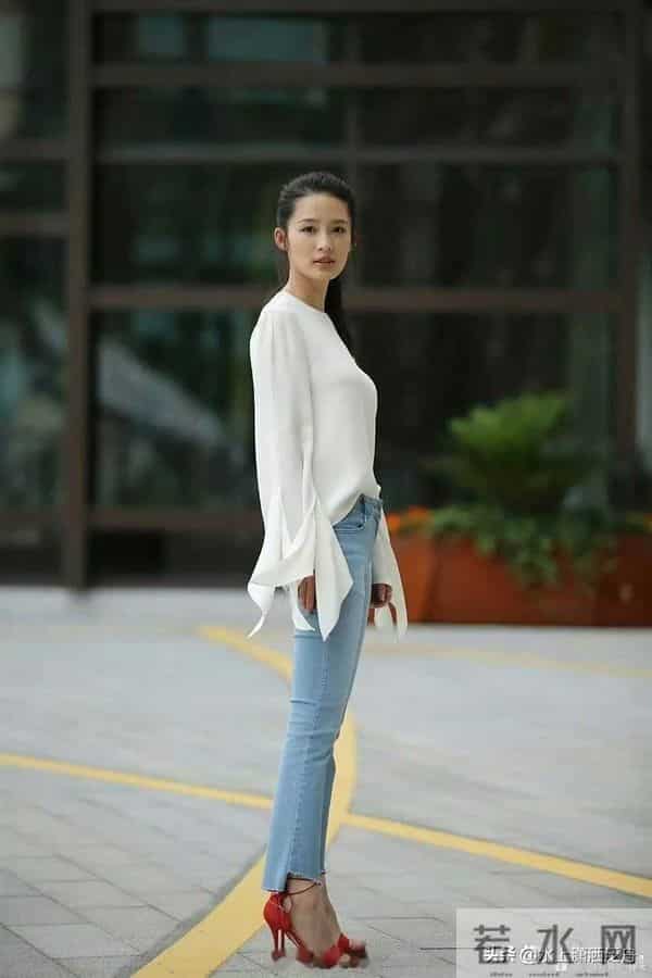 李沁早期生图，素颜也很美，穿牛仔裤身材太好了