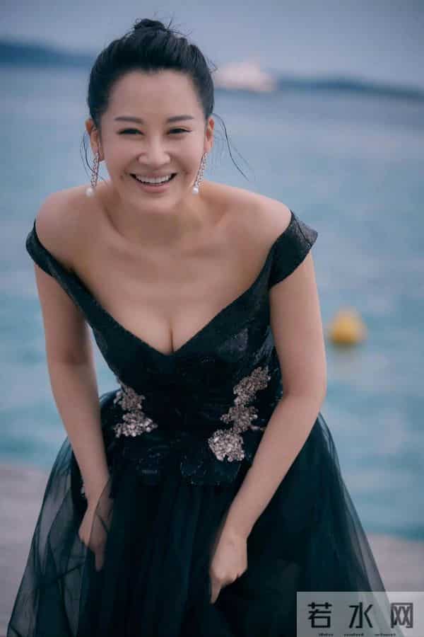 许晴女神，妩媚兼具优雅的性张力！