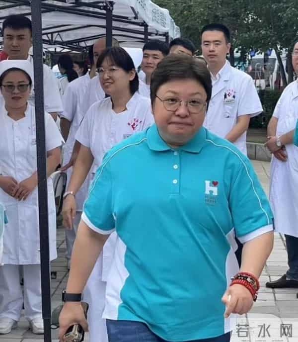 贪污上亿、假慈善？被实名举报的韩红,道歉没等到,如今再次被质疑