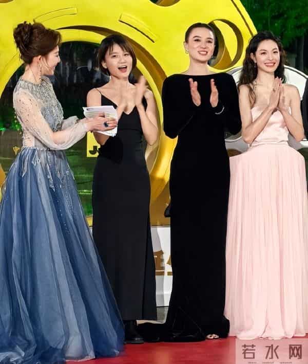 金鸡奖红毯女星争奇斗艳，40多岁姐姐美翻了，20多岁小花还得努力