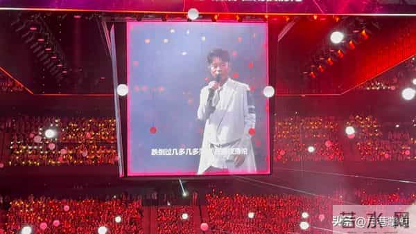 57岁李克勤家丑曝光！妻弟欠千万外债，一个败家子拖累全家