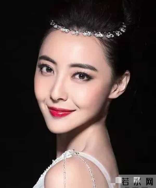 牛莉和她老公年轻时候的照片,在那个没有美颜的年代美成这样!