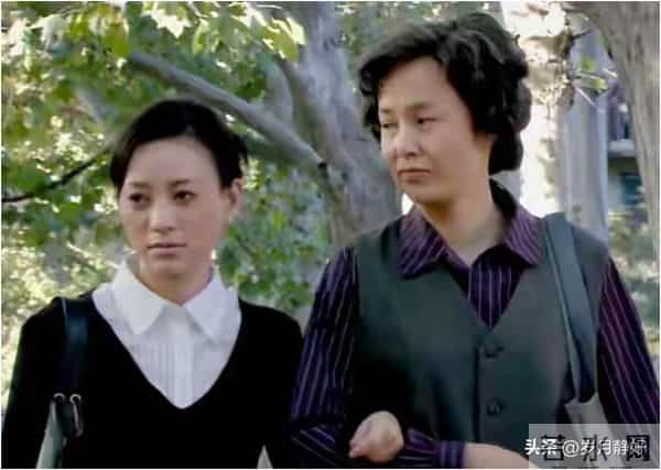 她美过刘晓庆，却选择下嫁给穷小伙，婚后毁容成面瘫，如今怎样了