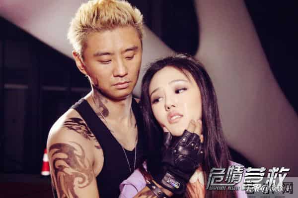 母亲是影后，丈夫是著名演员，公公是央视名嘴，34岁的她在当网红