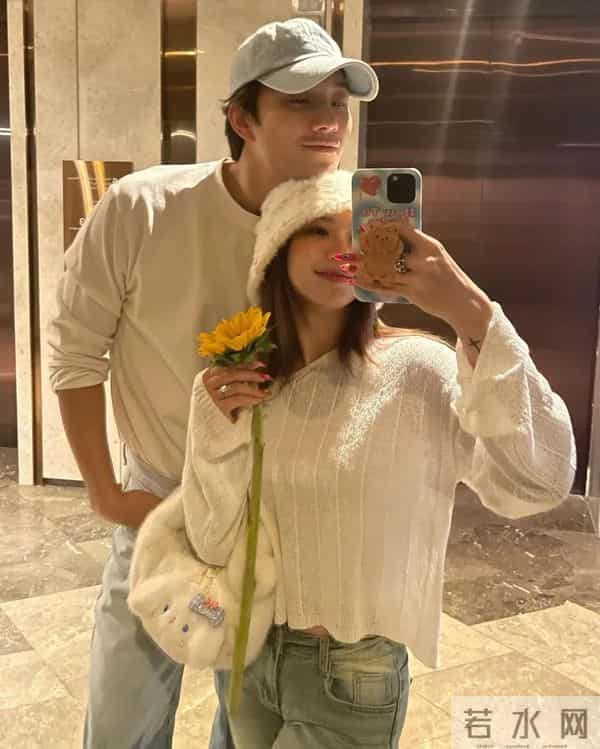 泰星徐志贤一家四口出席活动,在家里我是严父,但我很爱两个女儿