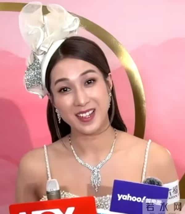 钟嘉欣婚变后续:亲口否认传闻,笑着说正和老公筹备十周年纪念日