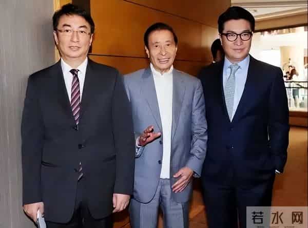 她14岁就长得“倾国倾城”，被富豪花7亿娶回家，8年生下4个娃