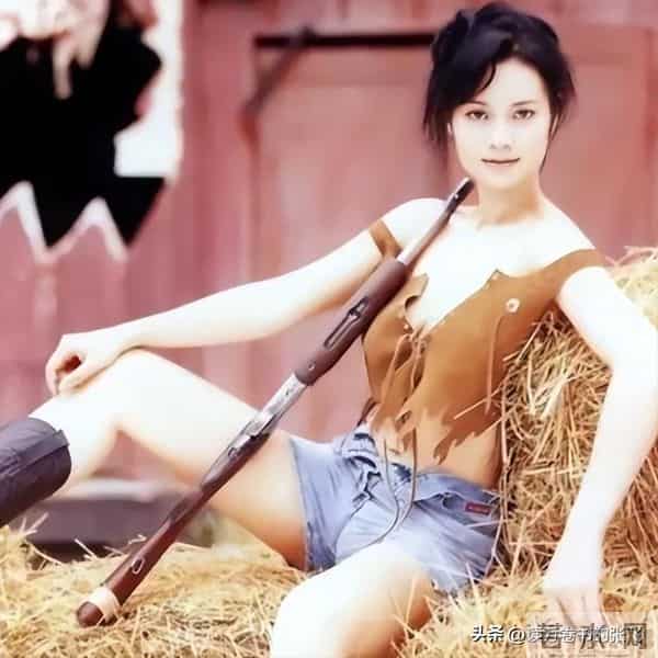 她认干爹,拍风月片,被导演霸王硬上弓,靠山去世后沦为服务员