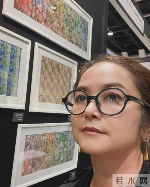 52岁香港女星的近况曝光,当年被前夫各种指控导致其形象受损