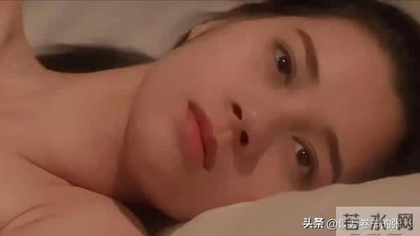 她认干爹,拍风月片,被导演霸王硬上弓,靠山去世后沦为服务员